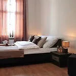 Glam House
