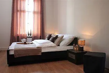Glam House